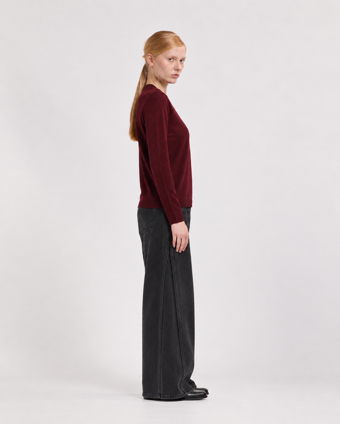 Pull Catelina en cachemire cerise profonde Absolut Cashmere vue de profil