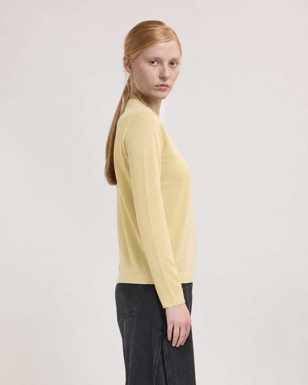 Pull Catelina en cachemire jaune clair Absolut Cashmere vue de profil