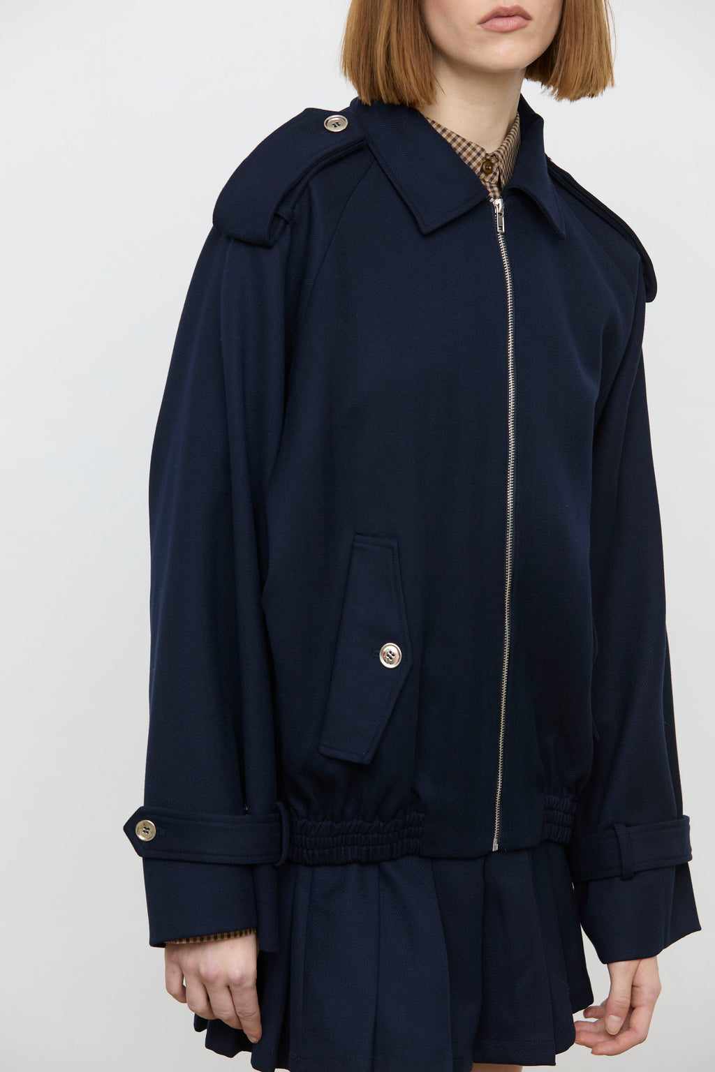 Détail veste courte bleu marine femme ELEH
