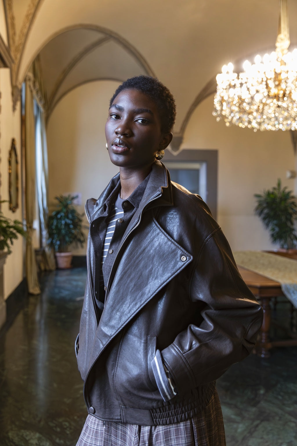Détail veste effet cuir chocolat femme ELEH