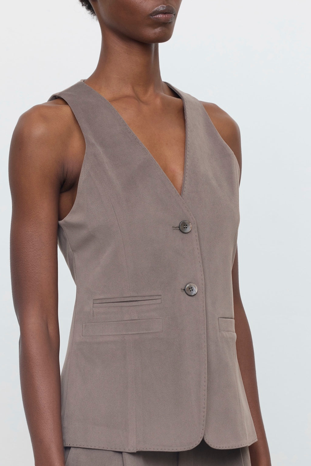 Détail gilet tailleur long taupe femme ELEH