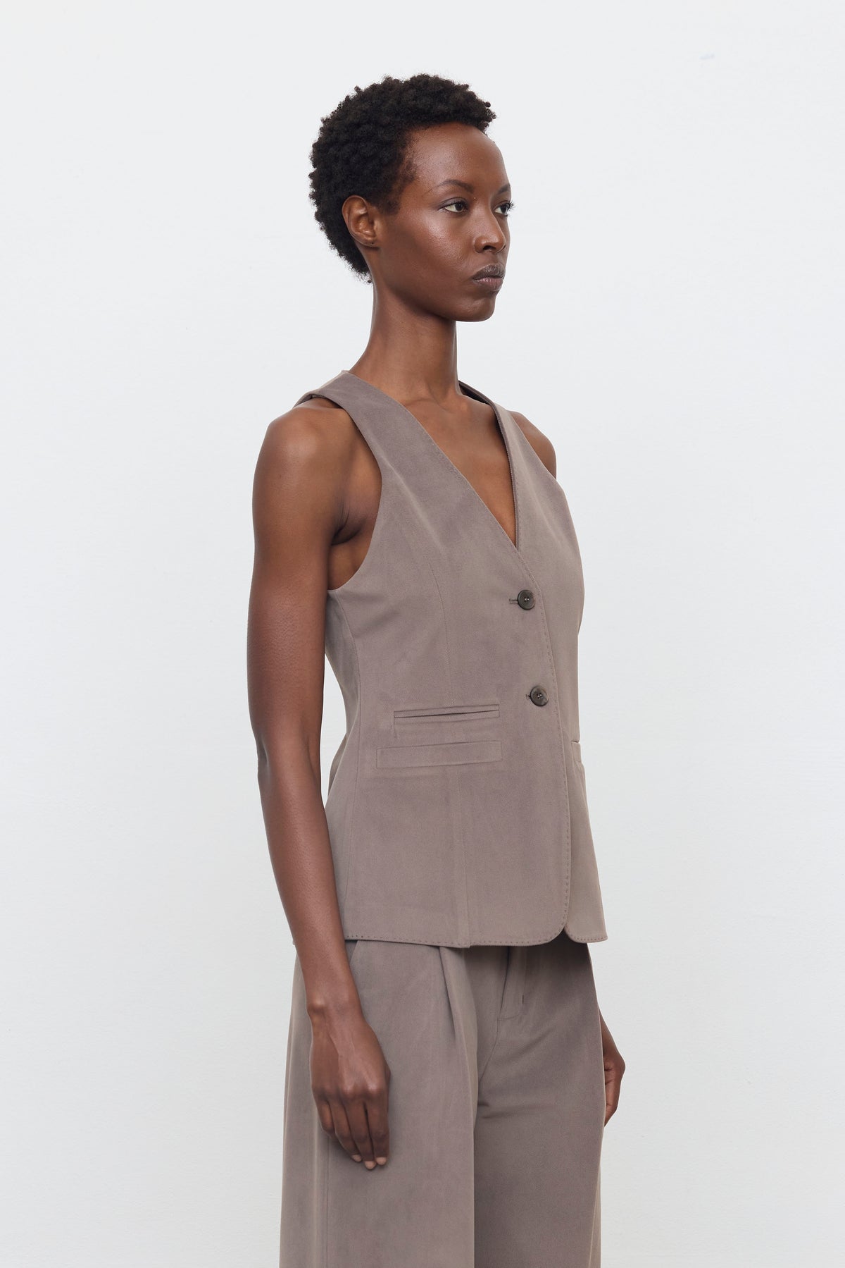 Gilet tailleur long taupe femme ELEH vue trois quarts