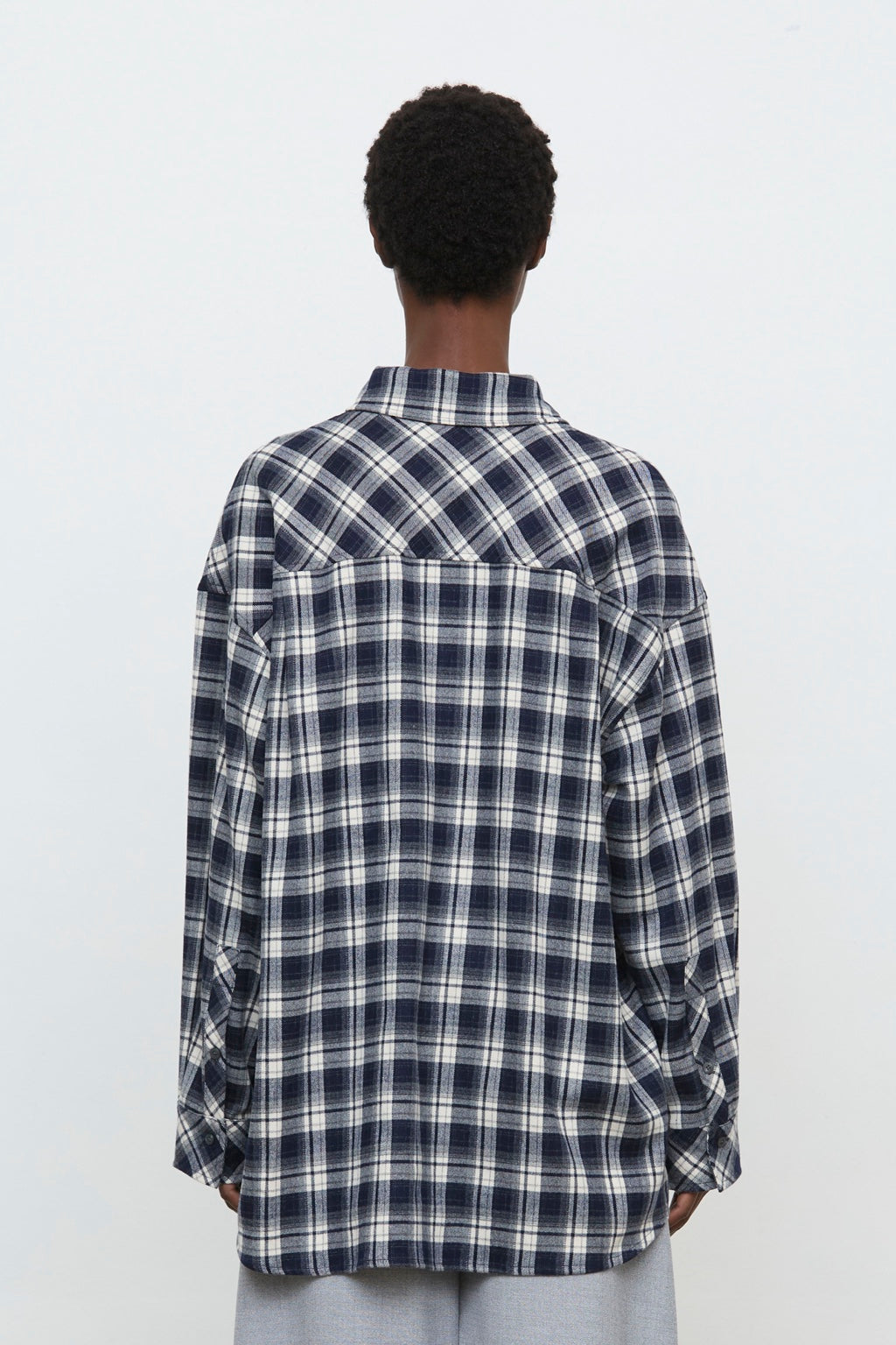 Chemise à carreaux bleu marine femme ELEH vue de dos