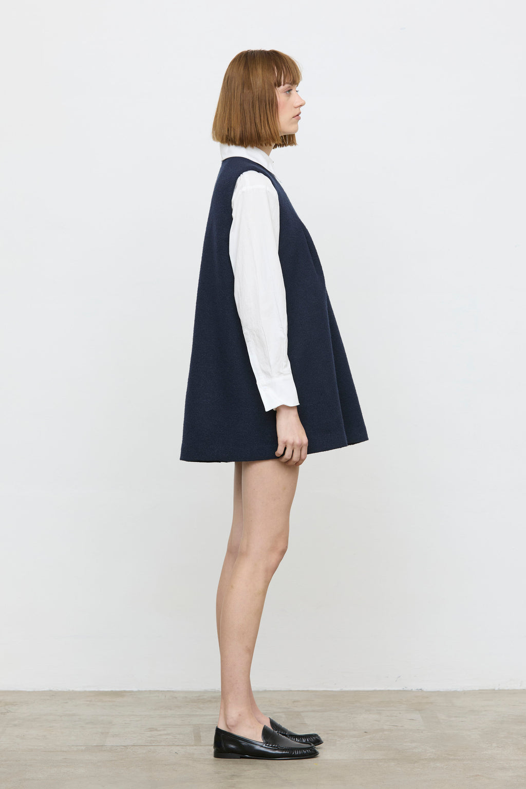 Robe longue sans manches bleu marine ELEH vue de profil
