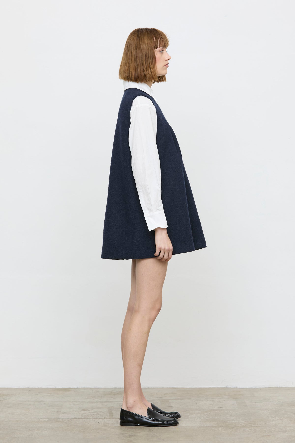 Robe longue sans manches bleu marine ELEH vue de profil