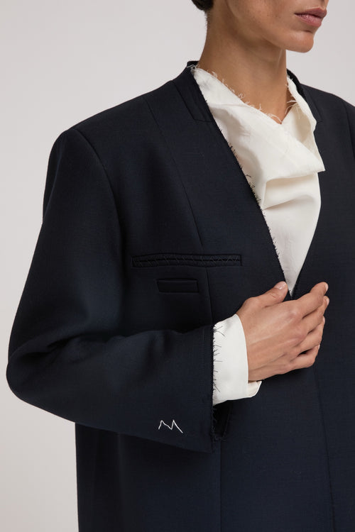 Détail blazer sans revers bleu marine femme ELEH