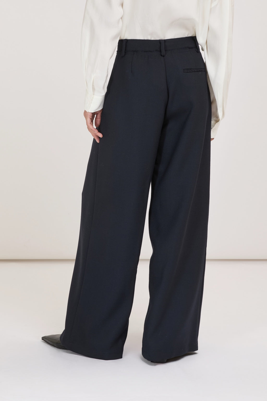 Pantalon large bleu marine femme ELEH vue de dos