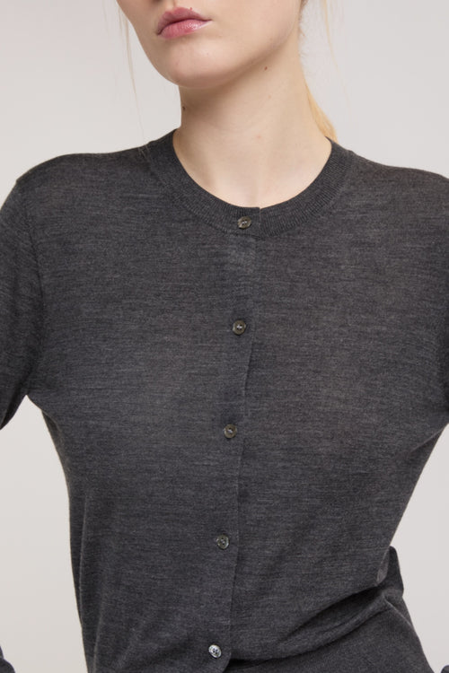 Détail boutonnage du cardigan asymétrique gris anthracite 100 % laine femme ELEH