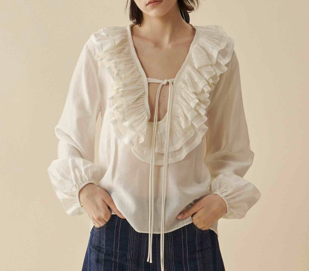 Blouse ivoire à volants ELEH SS260116 – vue portée de face