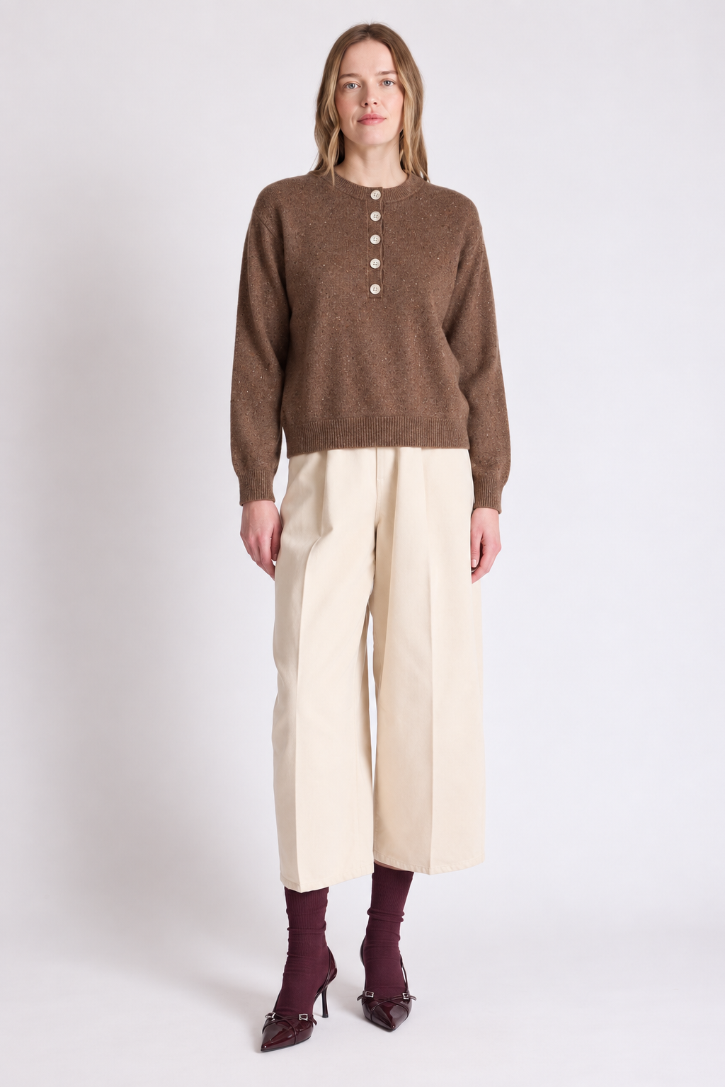 Pull Hannah Absolut Cashmere coloris Café porté - vue de face