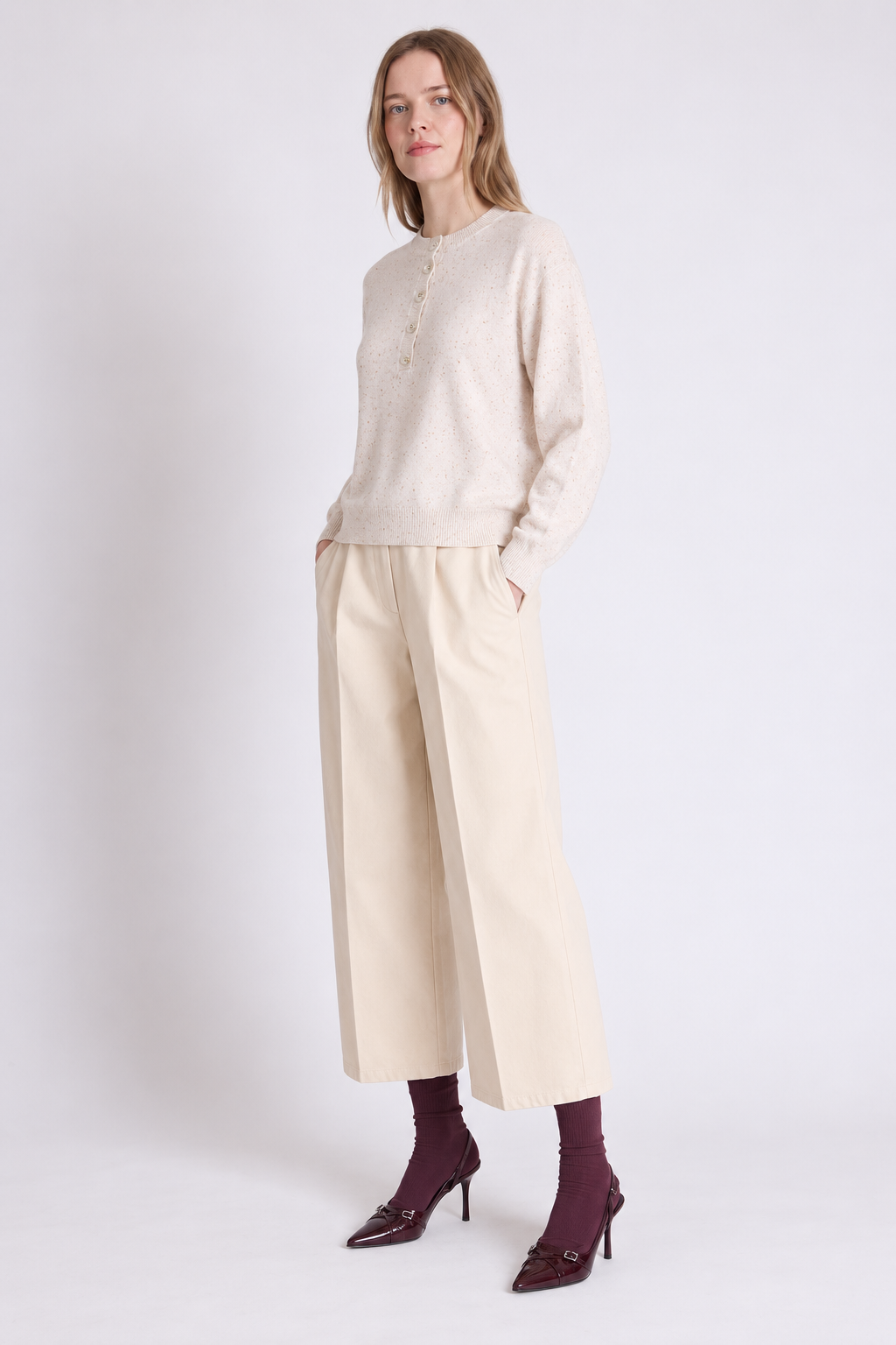 Pull Hannah Absolut Cashmere coloris Granit porté - vue trois quarts