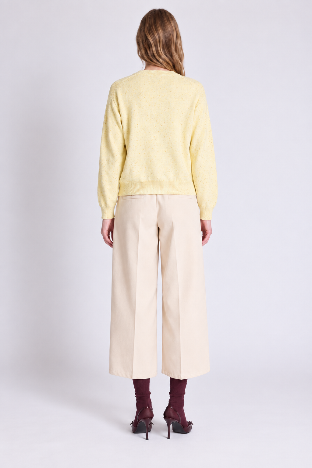 Pull Hannah Absolut Cashmere coloris Jaune clair porté - vue de dos