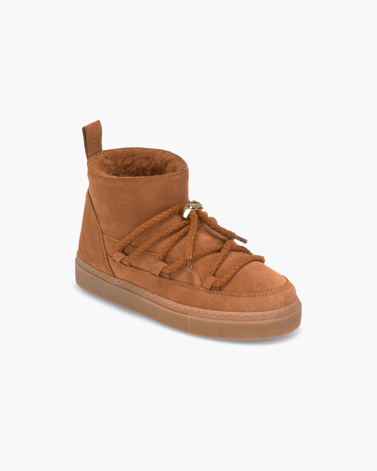 Bottines INUIKII Classic Low marron en daim, doublure laine d’agneau — vue trois quarts