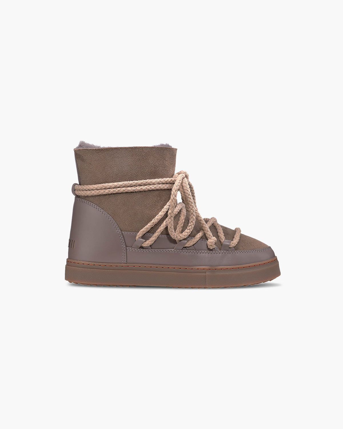 Bottines INUIKII Classic taupe en peau lainée et cuir — vue de profil