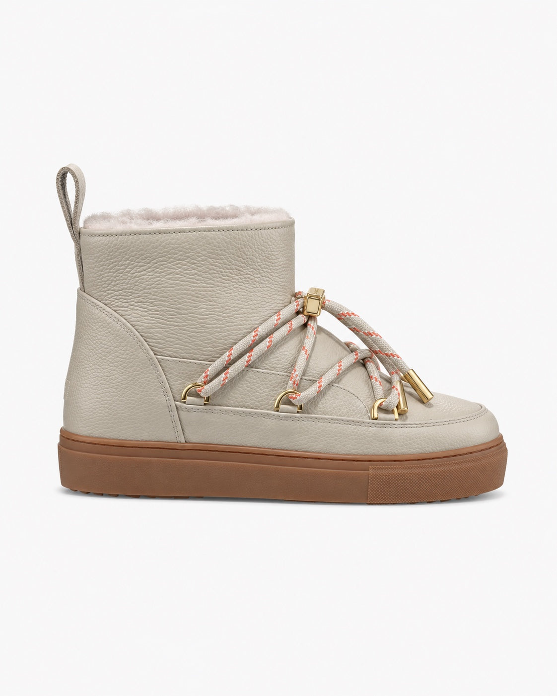 Bottines INUIKII en cuir craie, lacets corde et détails dorés — vue de profil