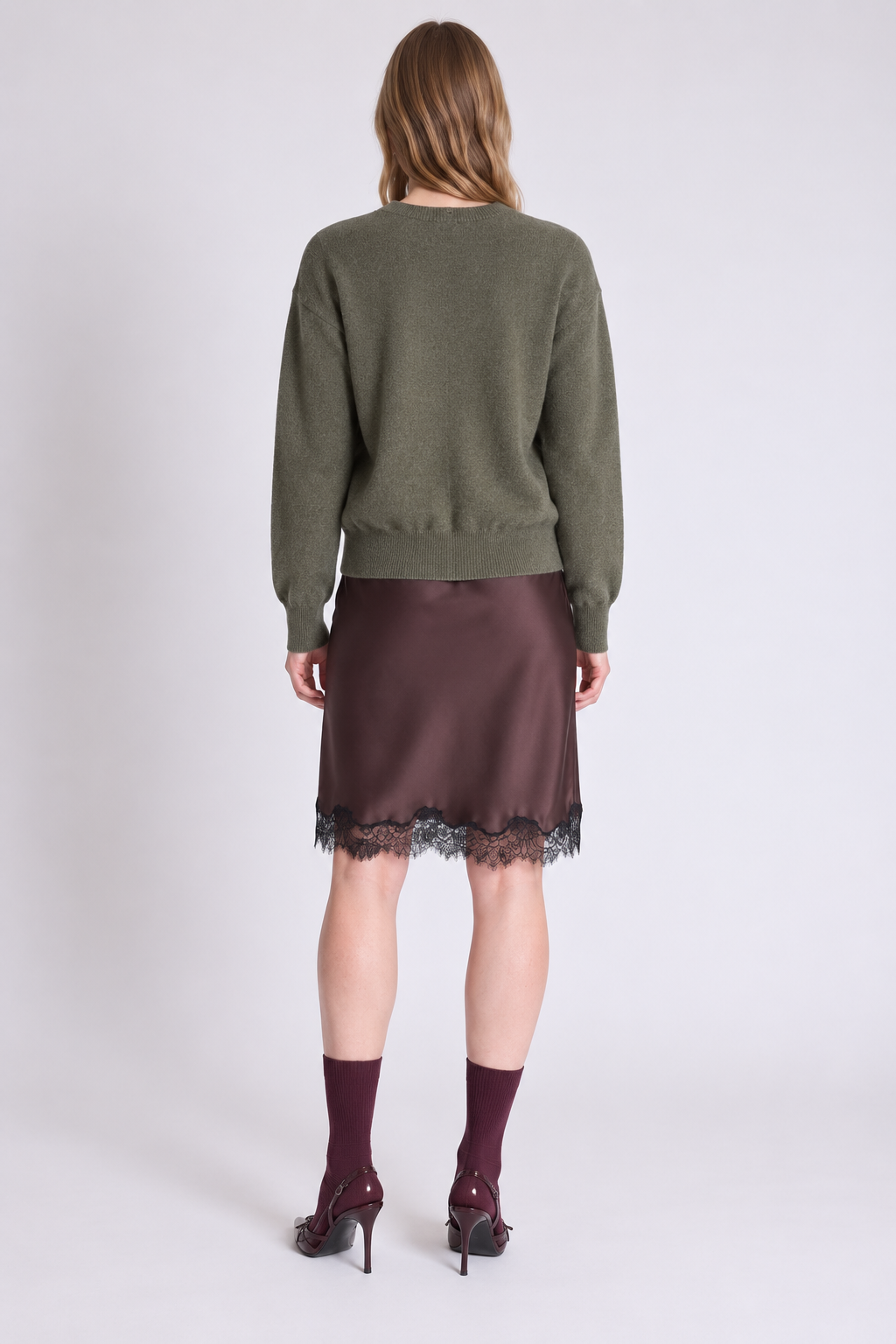 Cardigan réversible Lisette Absolut Cashmere artichaut foncé porté vue de dos