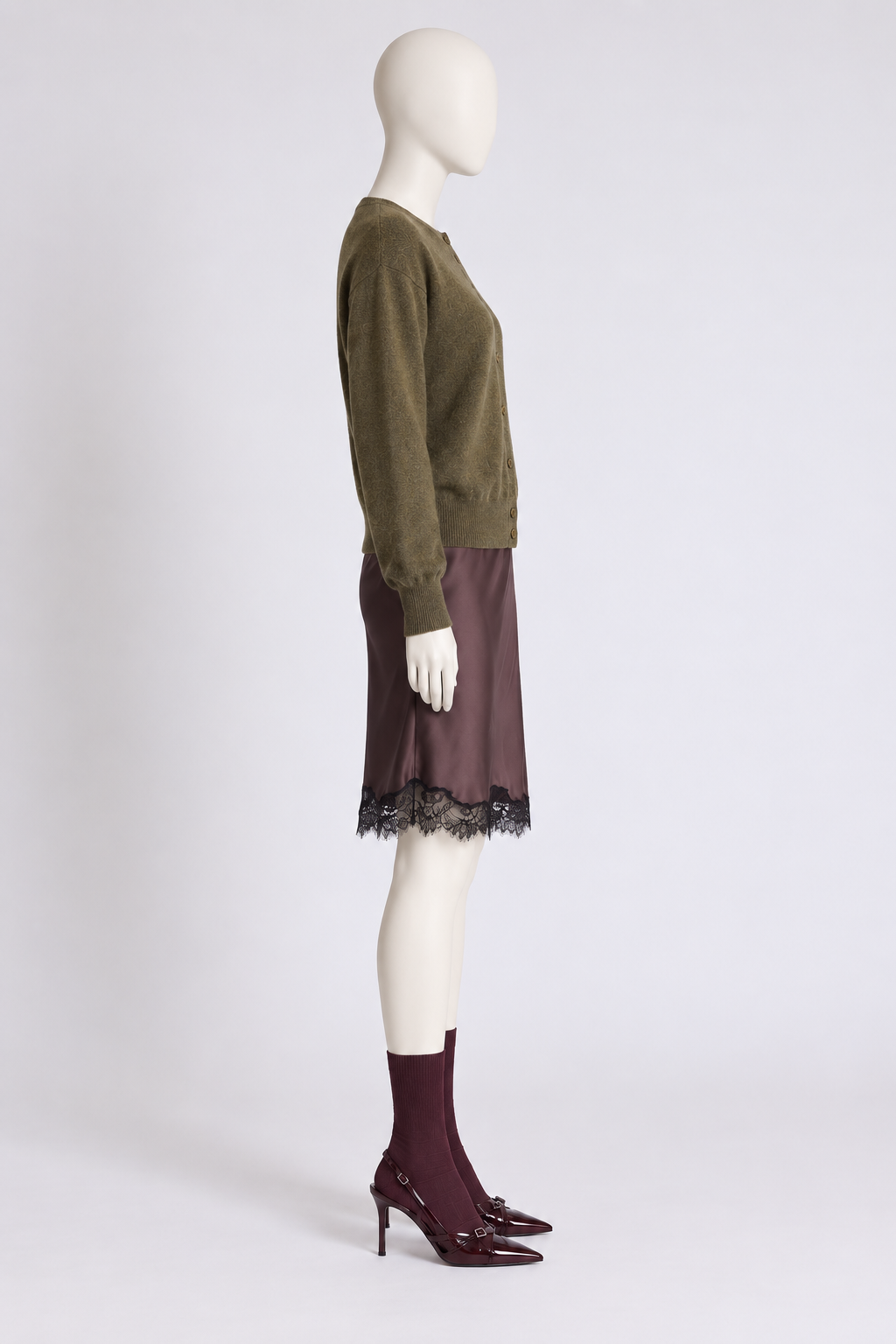 Cardigan réversible Lisette Absolut Cashmere artichaut foncé porté vue de profil