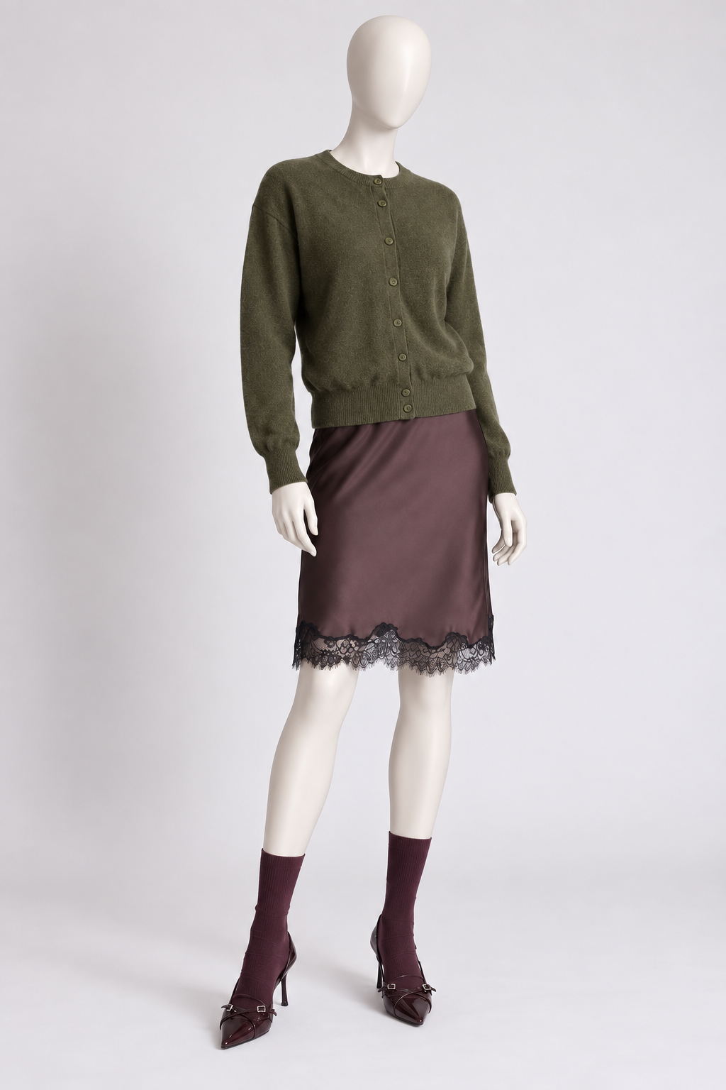 Cardigan réversible Lisette Absolut Cashmere artichaut foncé porté vue trois quarts