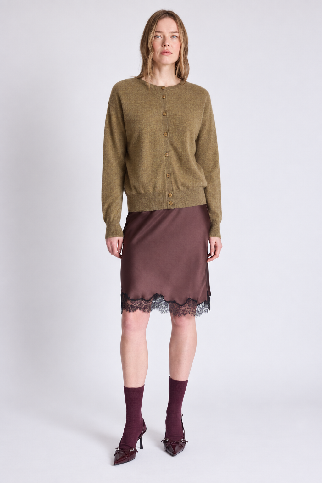 Cardigan réversible Lisette Absolut Cashmere Bronze porté vue de face