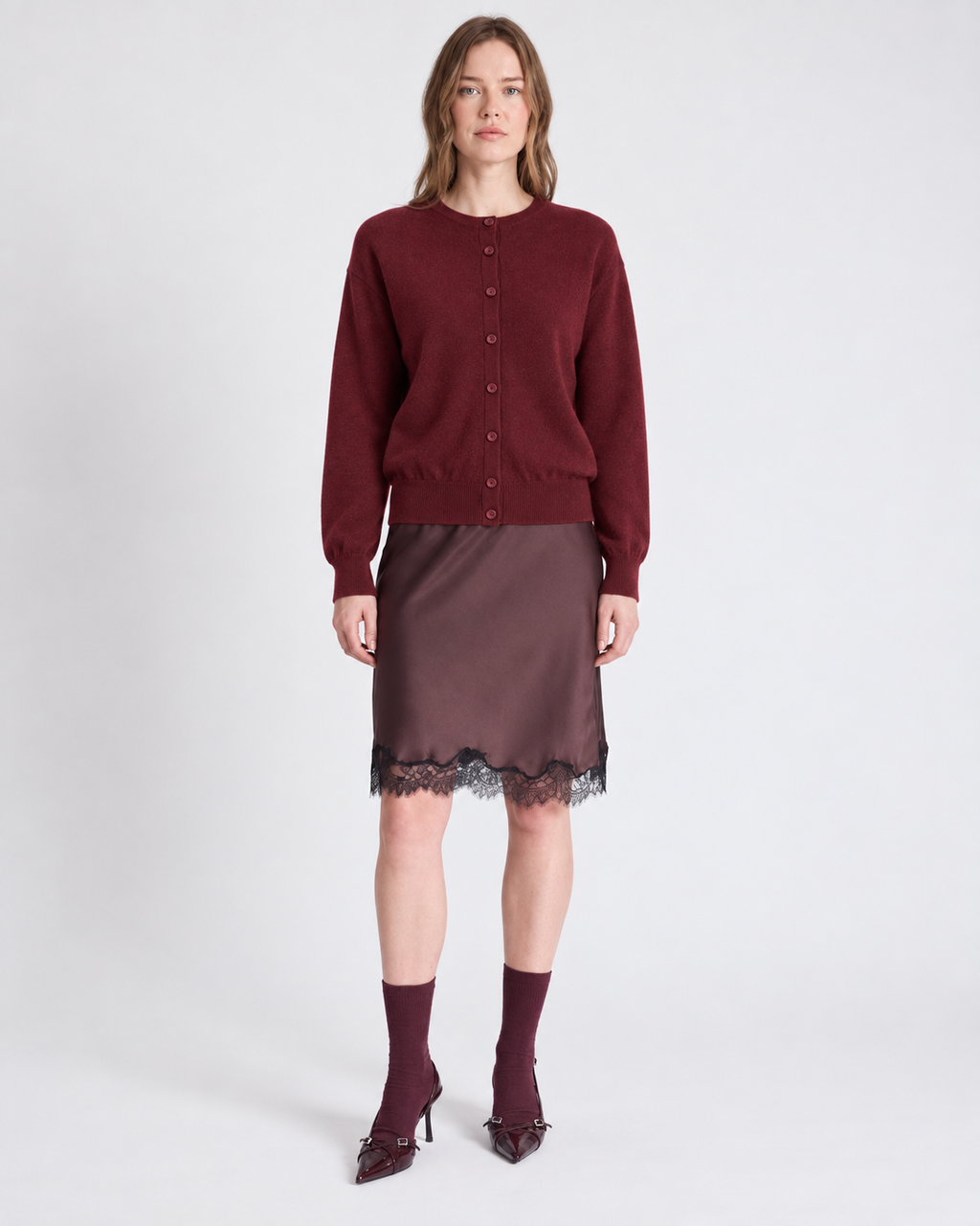 Cardigan réversible Lisette Absolut Cashmere cerise profonde porté vue de face
