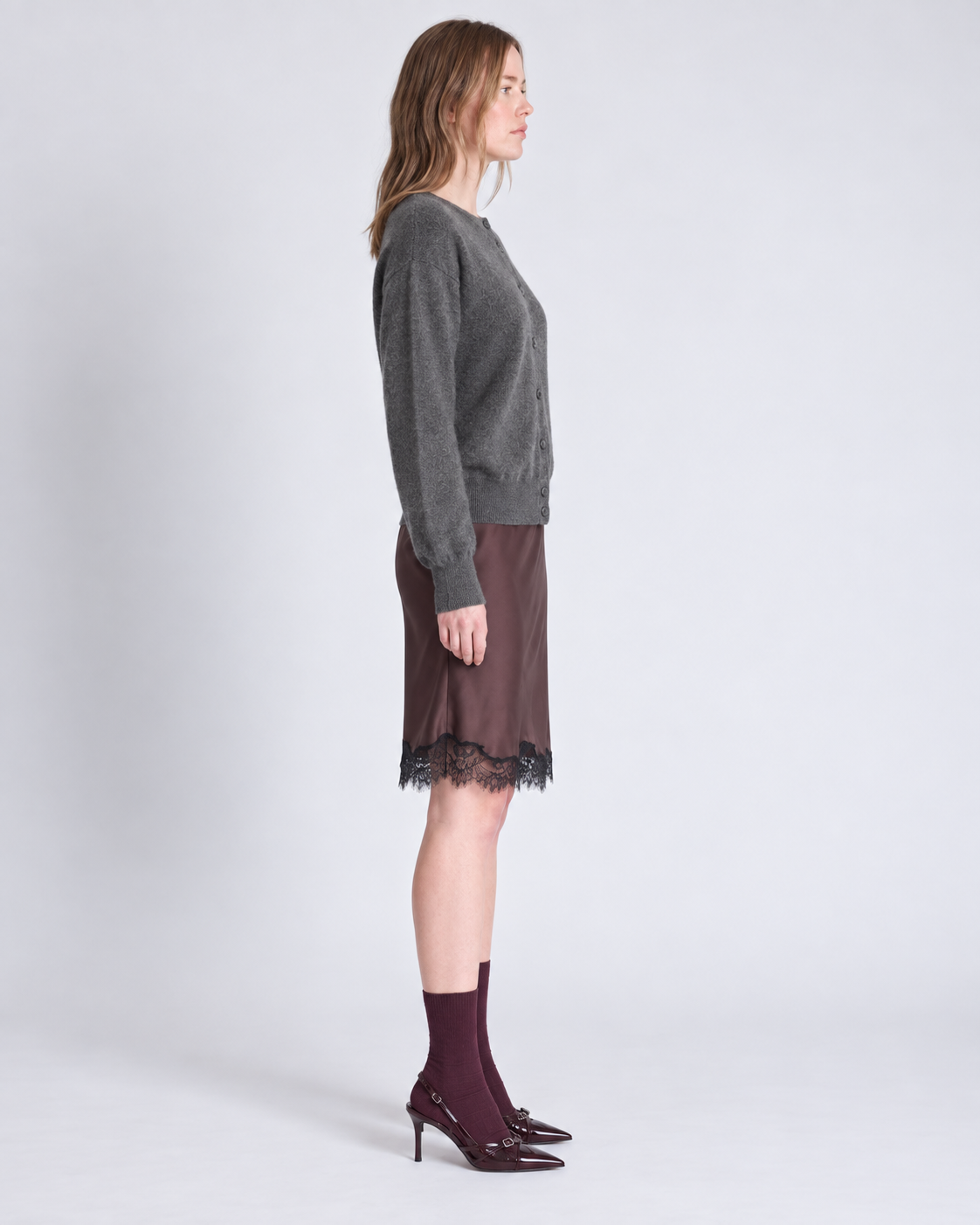 Cardigan réversible Lisette Absolut Cashmere gris foncé chiné porté vue de profil