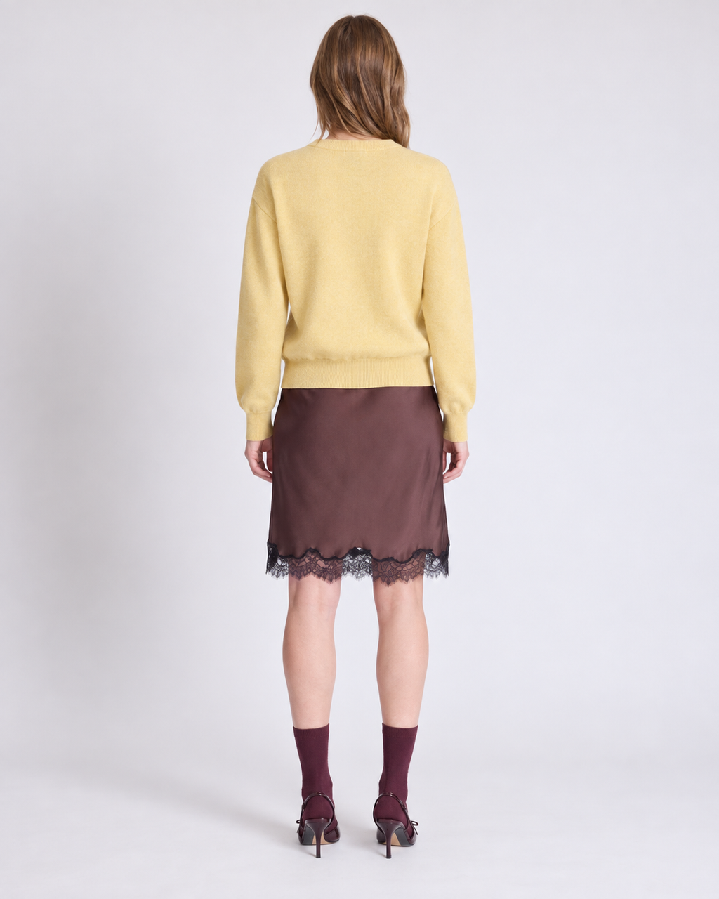 Cardigan réversible Lisette Absolut Cashmere jaune clair porté vue de dos