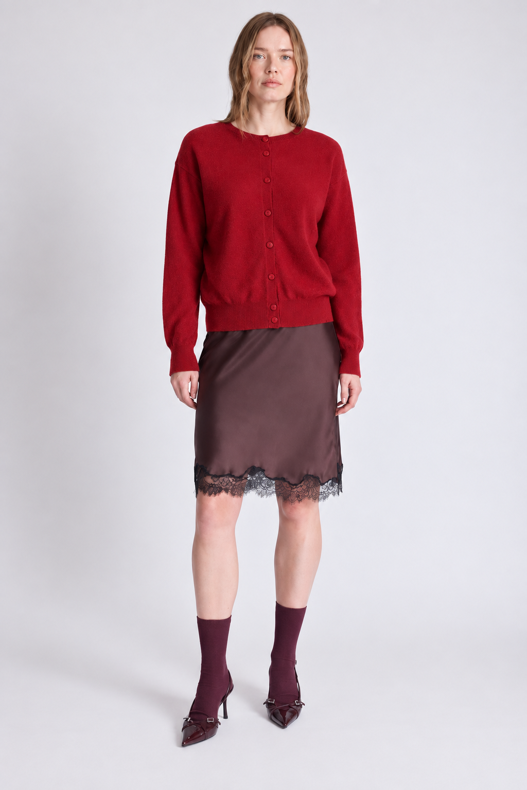 Cardigan réversible Lisette Absolut Cashmere rouge porté vue de face