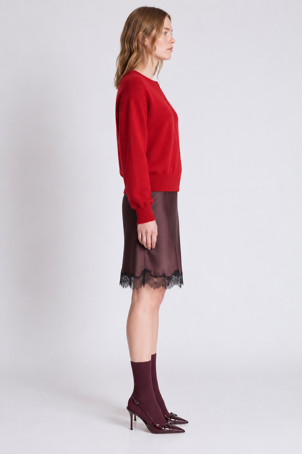 Cardigan réversible Lisette Absolut Cashmere rouge porté vue de profil