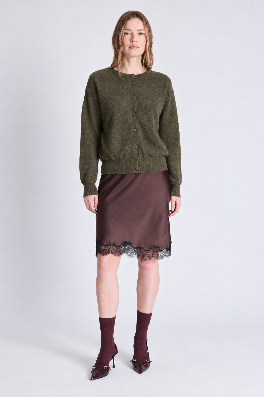 Cardigan réversible Lisette Absolut Cashmere sauge foncée porté vue de face