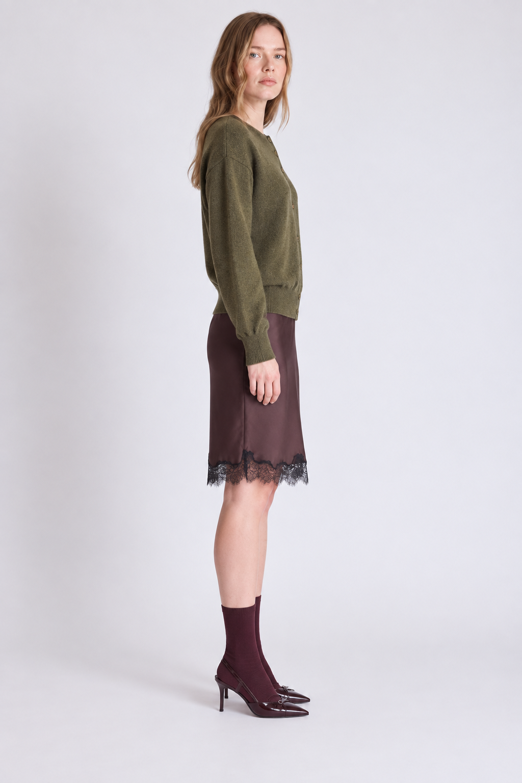 Cardigan réversible Lisette Absolut Cashmere sauge foncée porté vue de profil