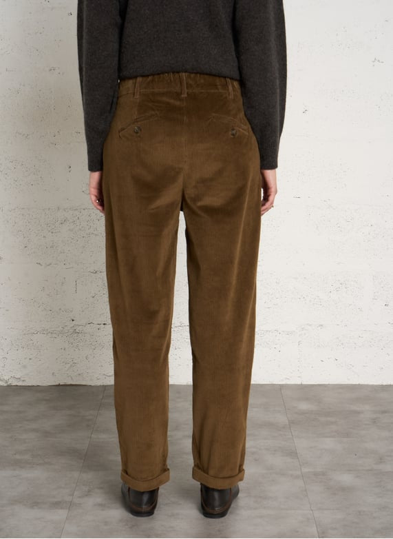 Pantalon PROM velours bronze Leon & Harper porté vue de dos