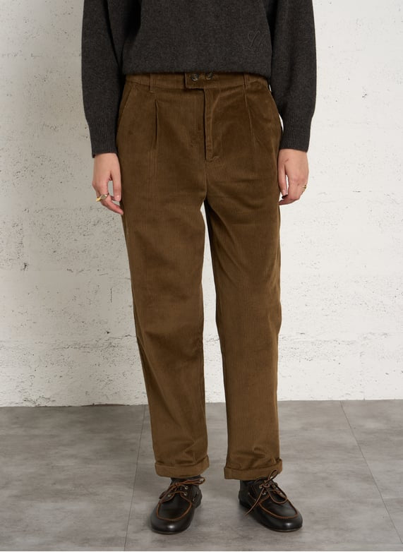 Pantalon PROM velours bronze Leon & Harper porté vue de face
