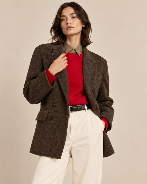Blazer croisé brun taupe chiné en laine mélangée — porté ouvert, détail des revers