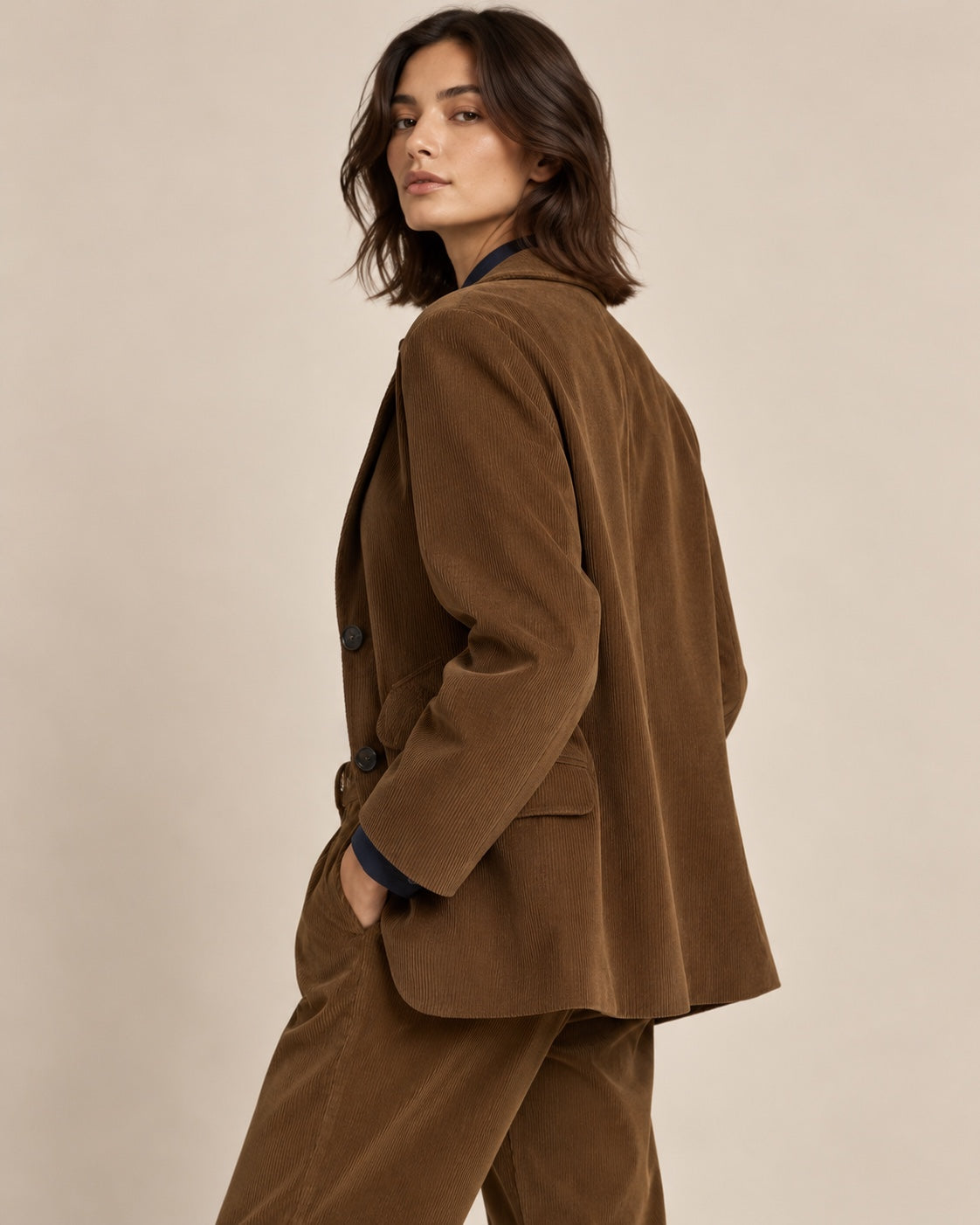Veste VICIOUS bronze Leon & Harper portée sur mannequin — photo 2