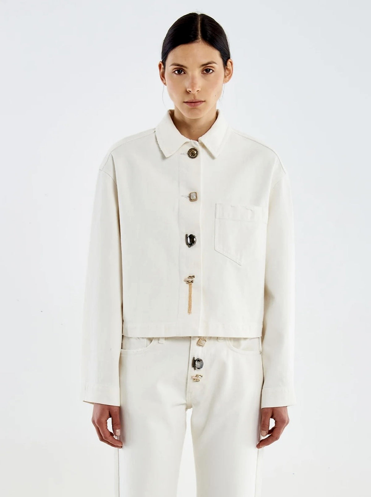 Surchemise en denim écru VICOLO à boutons bijou – détail devant
