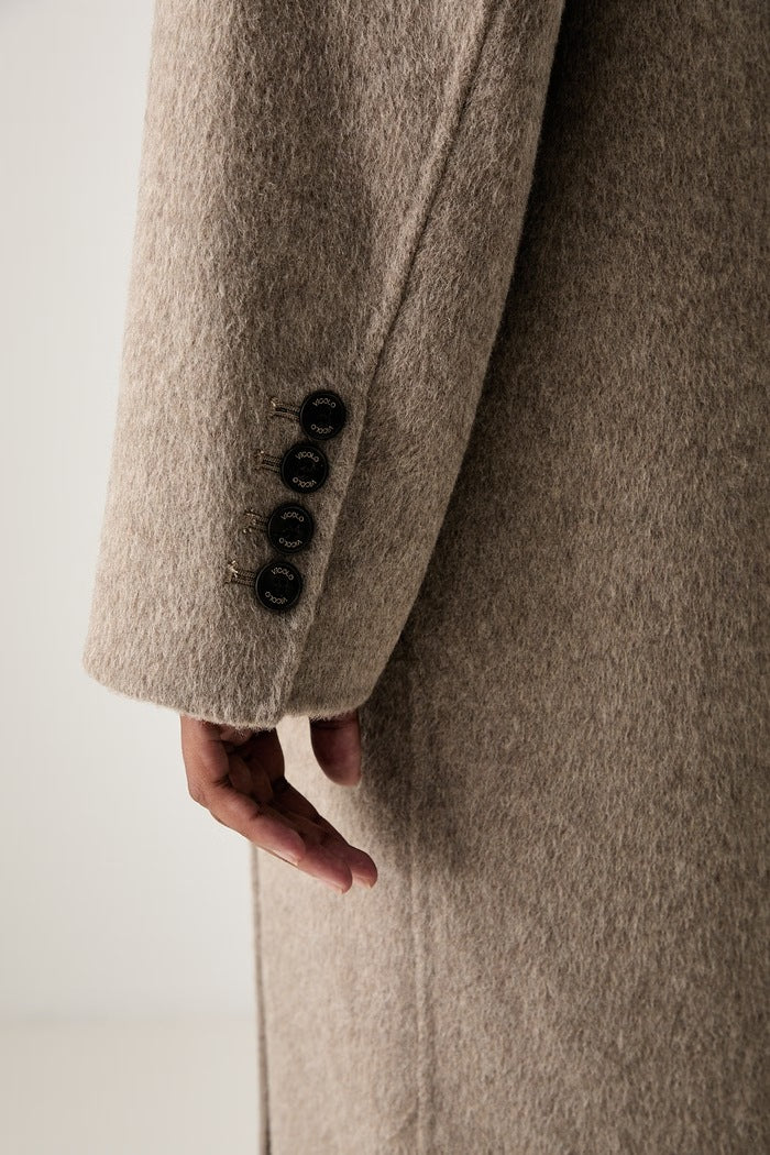 Manteau long croisé beige VICOLO TAC0091 – détail matière et coupe